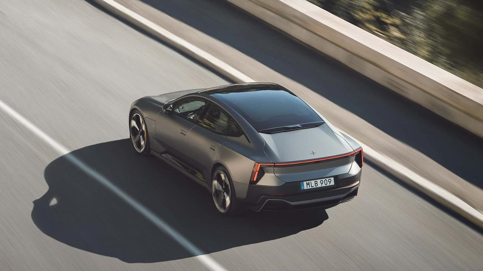 Το νέο Polestar 5 έφτασε με 884 άλογα και 670 χιλιόμετρα αυτονομία